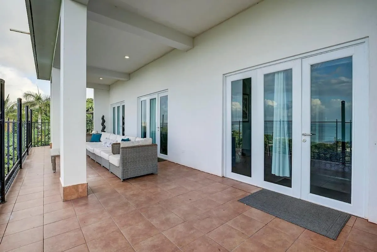 Дом отдыха Villa Del Enseuno- Pristine View And Infinity Pool Лукильо Пуэрто-Рико